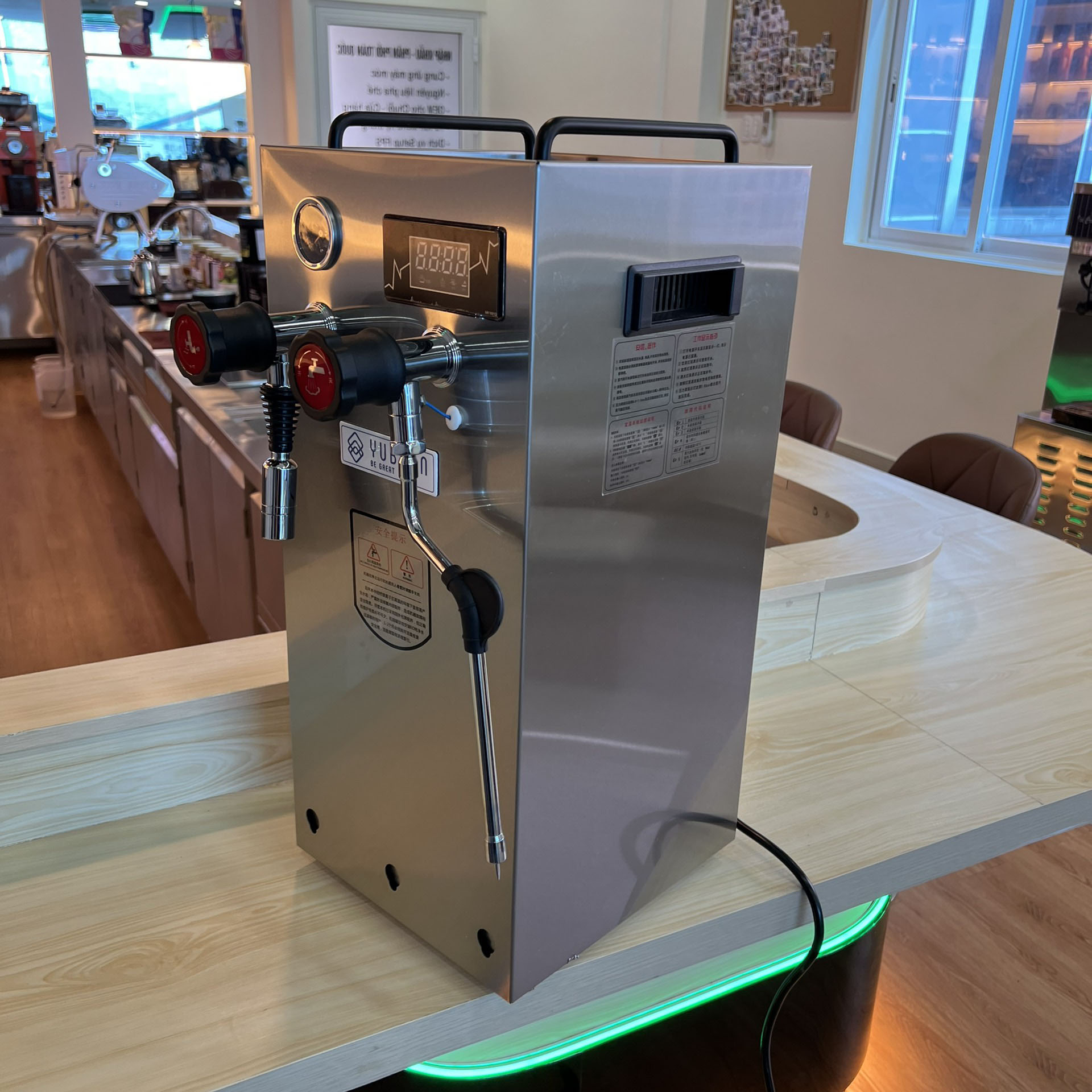 anh-nghieng-Yb-Z2000